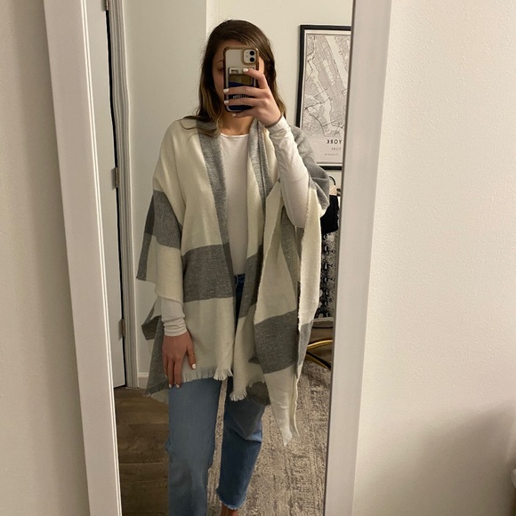 Grey & White Poncho - Picture 2 of 2